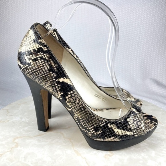 Via Spiga Snake Peep Toe Heels Womens Size 8 Black Tan Career Professional Pumps - Picture 1 of 10